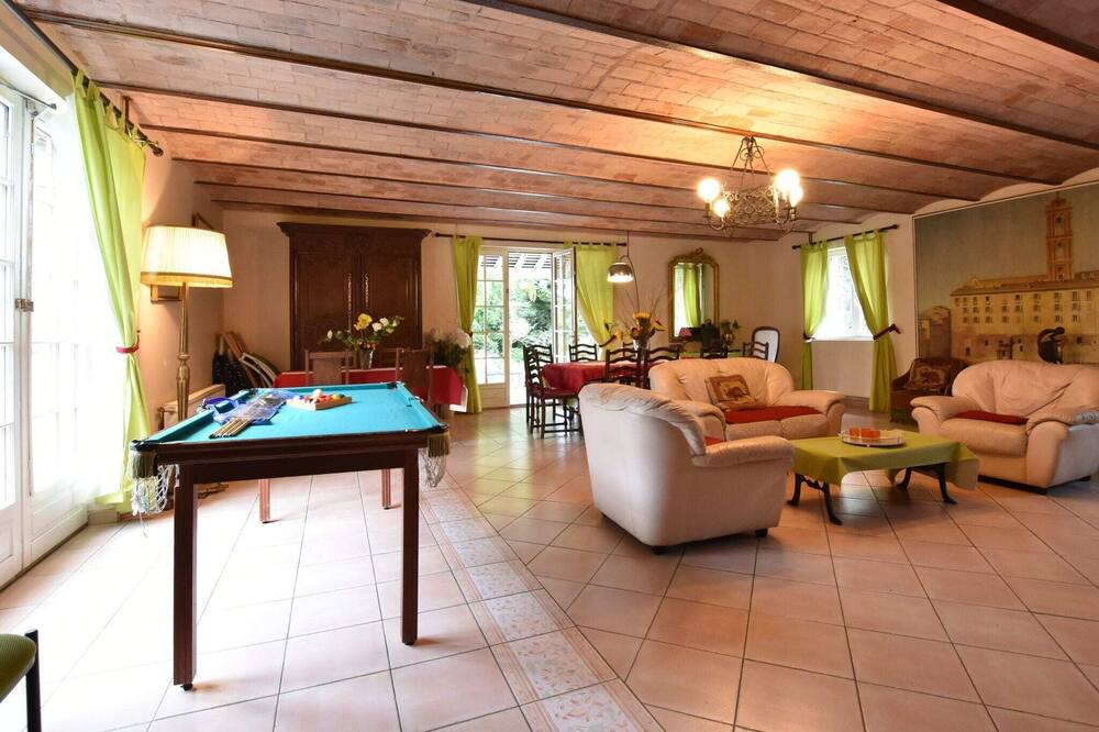 Photo of Livingroom in Englancourt