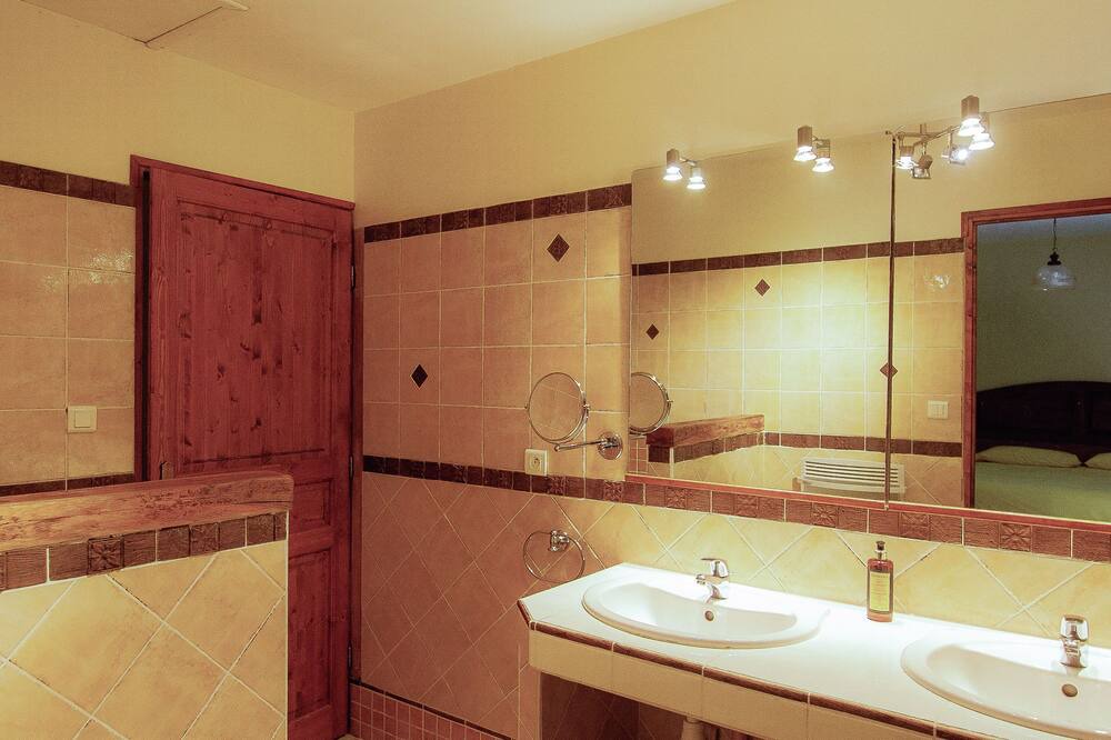 Photo of Bathroom in Saint-Preuil