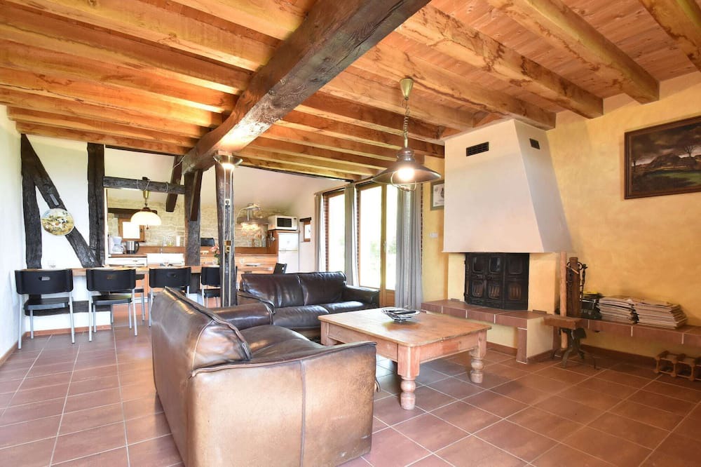 Photo of Livingroom in Oussoy-en-Gatinais