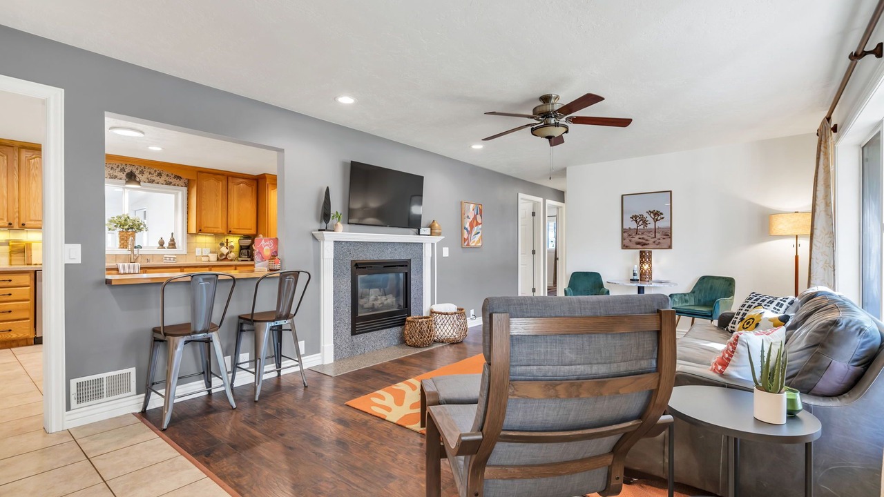 Photo of Livingroom in Midvale