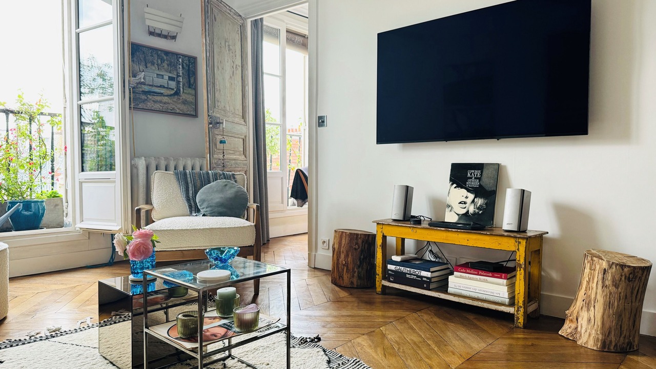 Photo of Livingroom in Archives