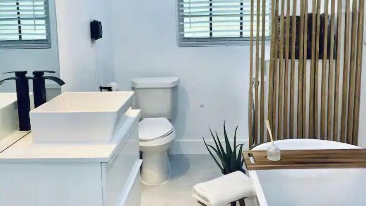 Photo of Bathroom in Venice Gardens