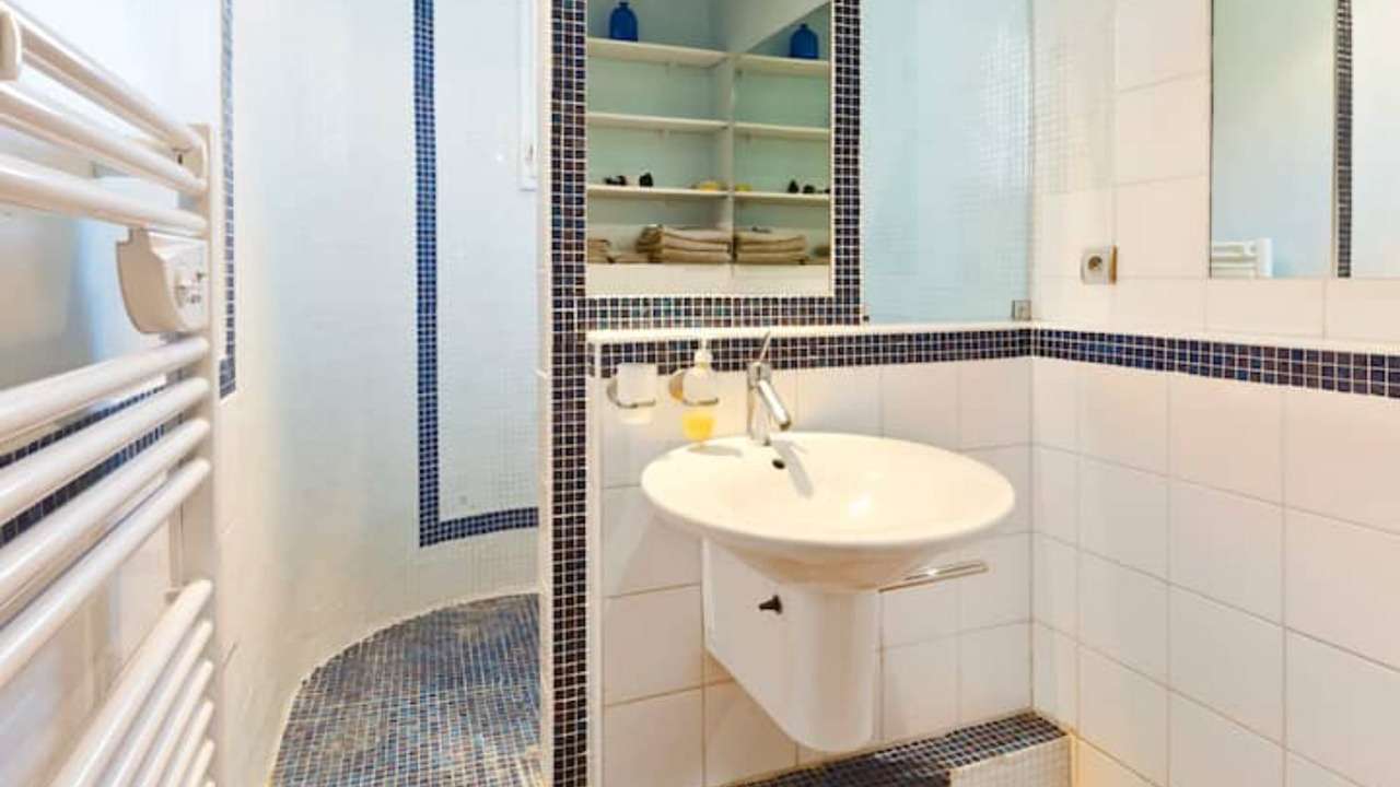 Photo of Bathroom in Chateauneuf-de-Gadagne