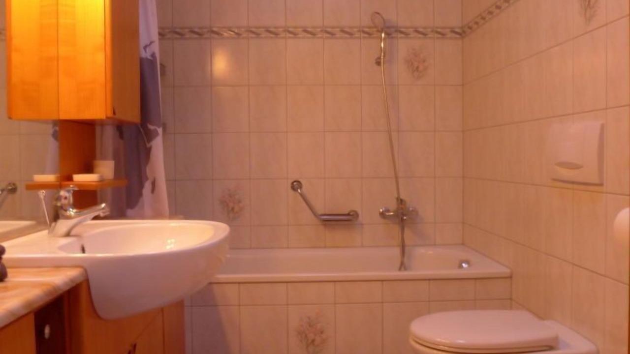 Photo of Bathroom in Taesch