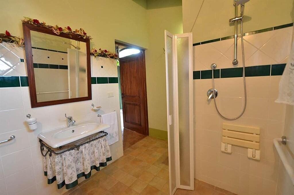 Photo of Bathroom in Gallina
