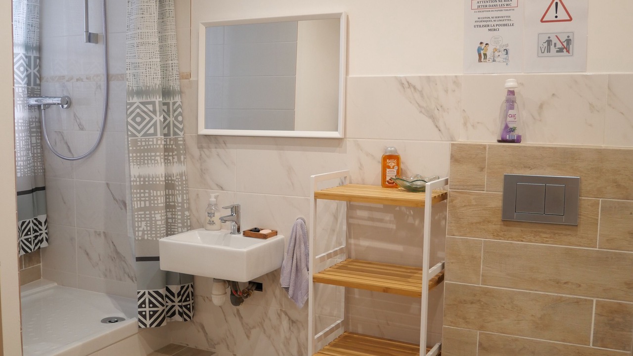Photo of Bathroom in Entrecasteaux