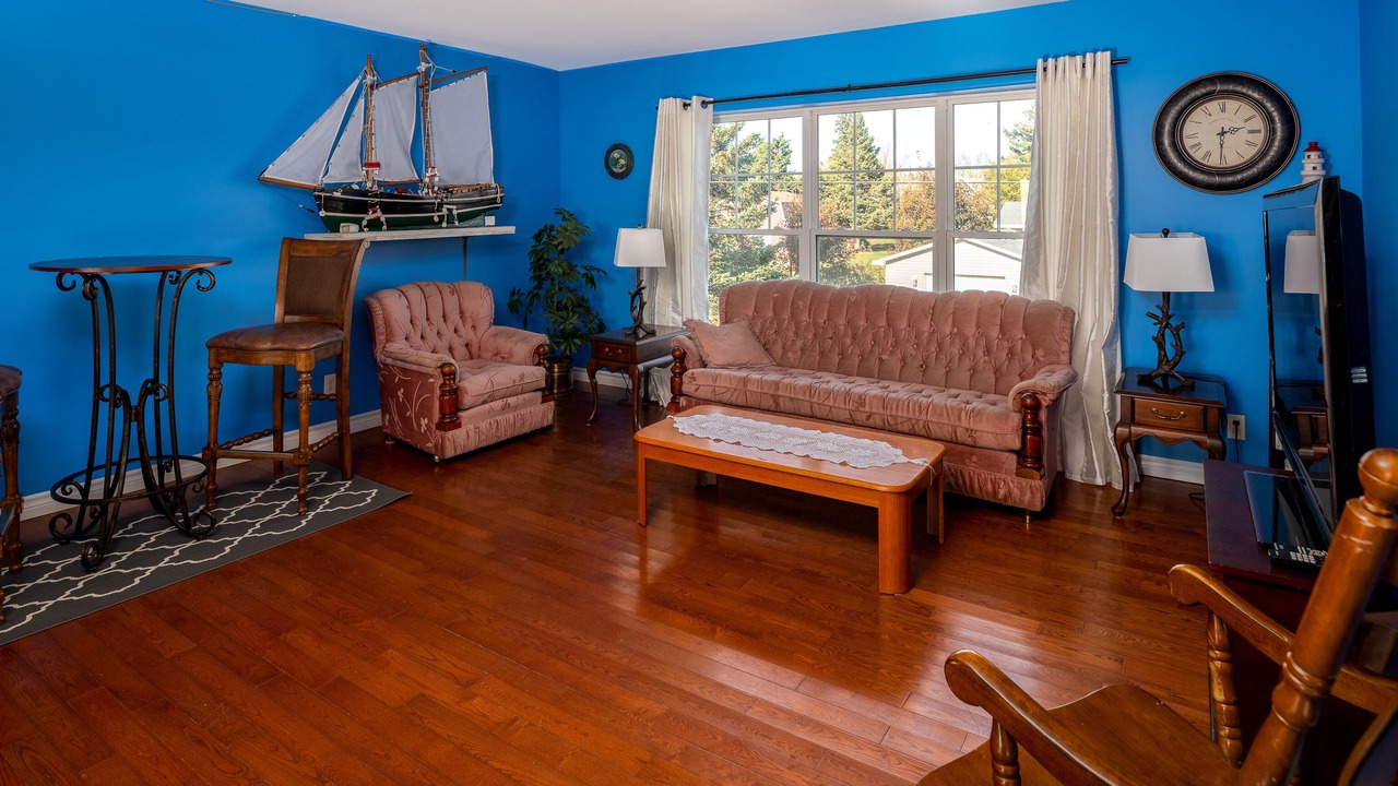 Photo of Livingroom in Amherst