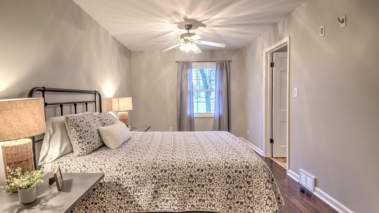 Photo of Bedroom in Lansing