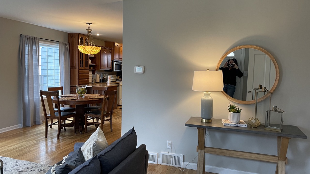 Photo of Livingroom in Lansing