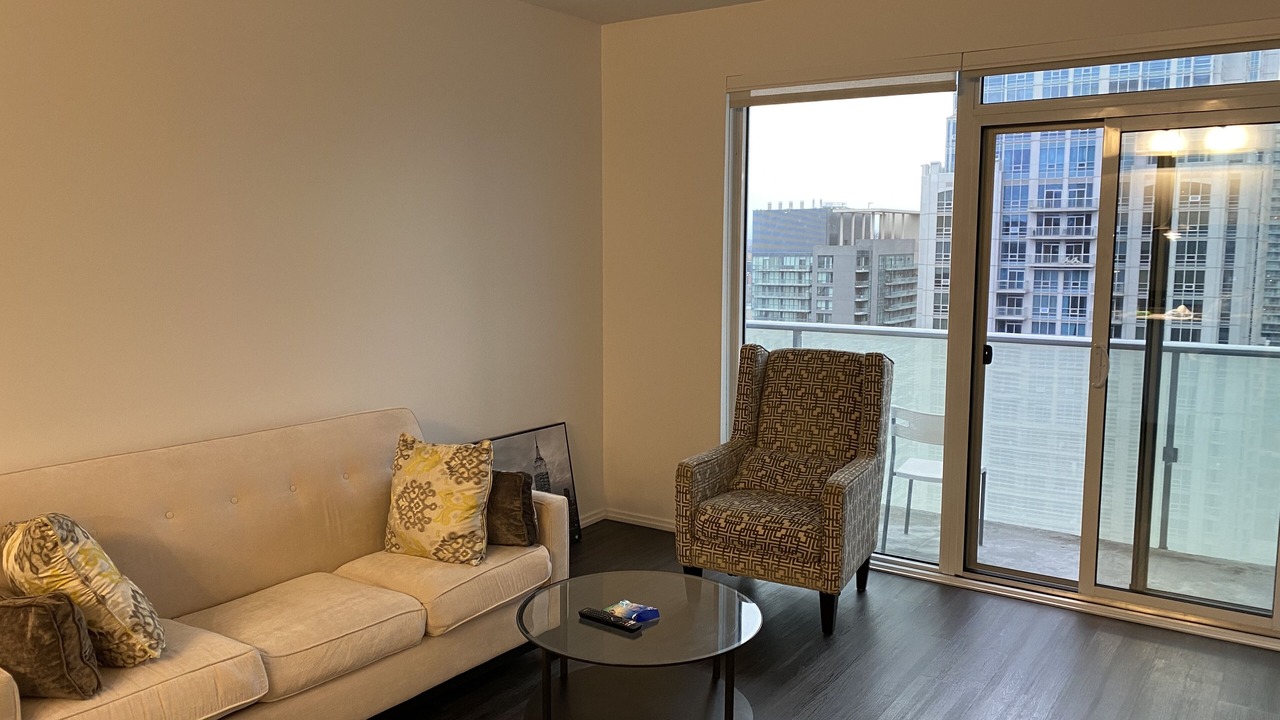 Photo of Livingroom in Bay Street Corridor