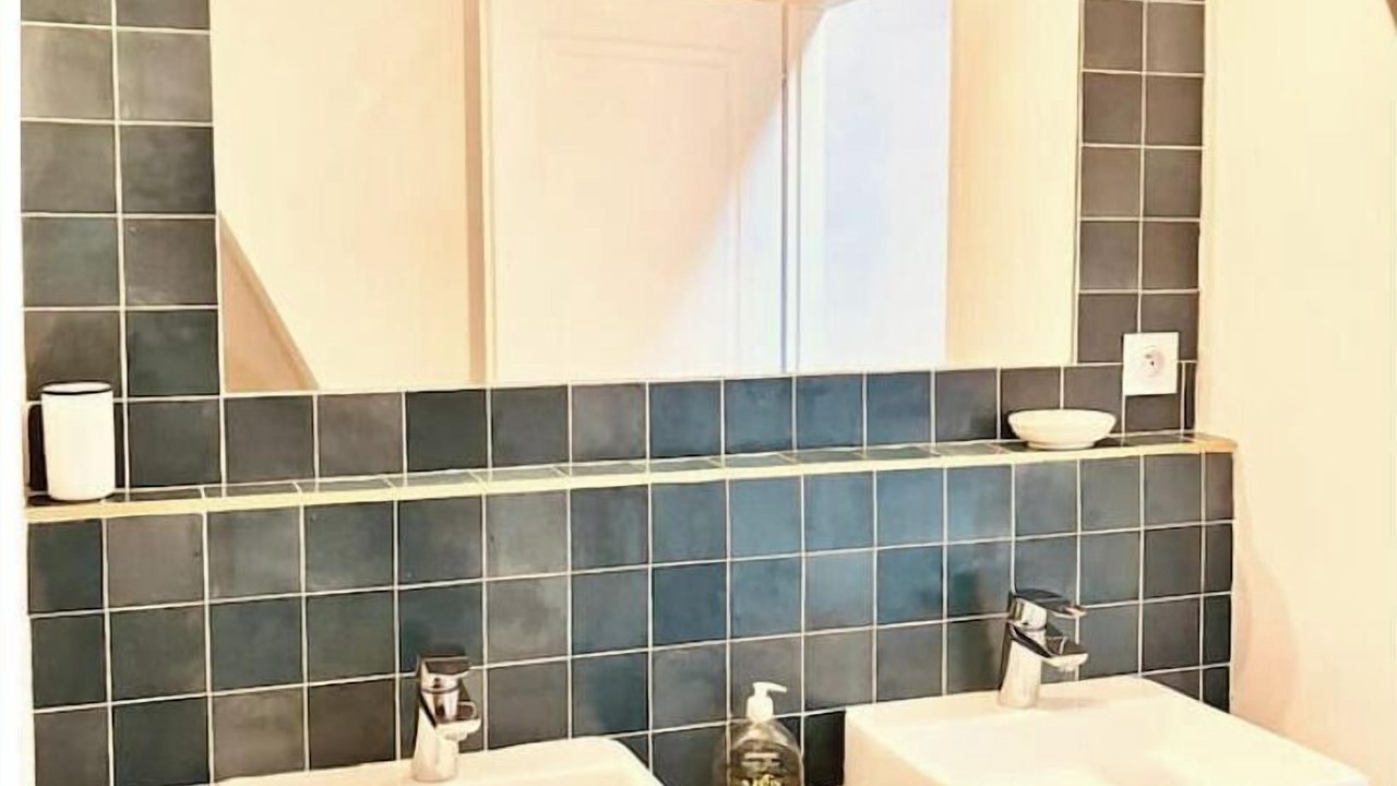 Photo of Bathroom in Opera