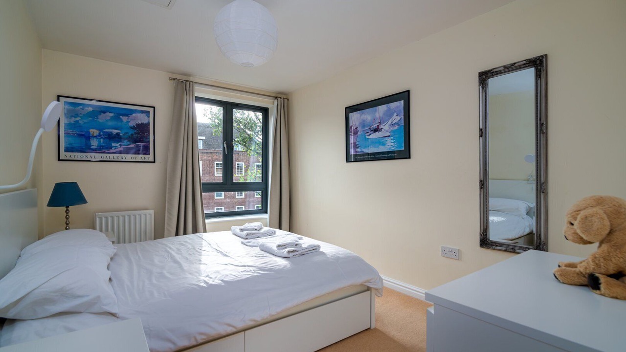 Photo of Bedroom in Ravenscourt Park