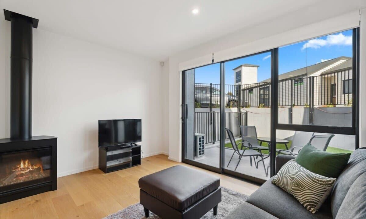 Photo of Livingroom in Albert Town
