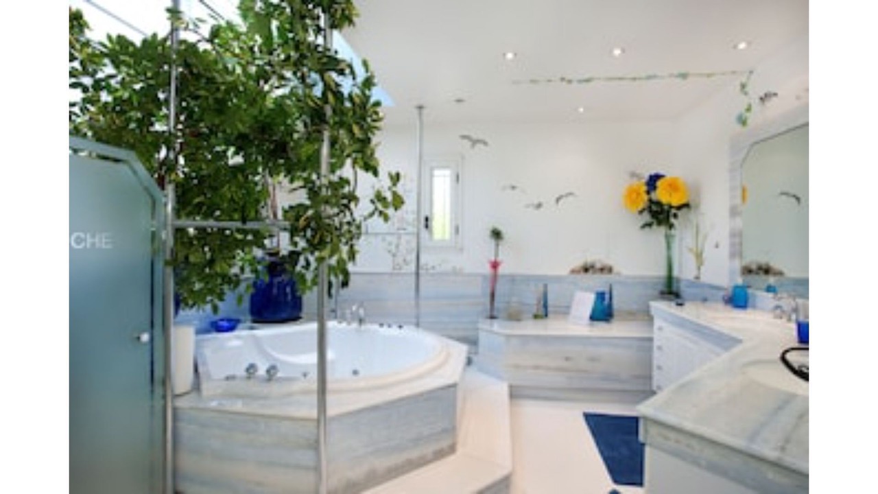 Photo of Bathroom in Issel