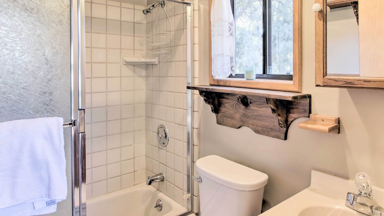 Photo of Bathroom in Pine Mountain Club