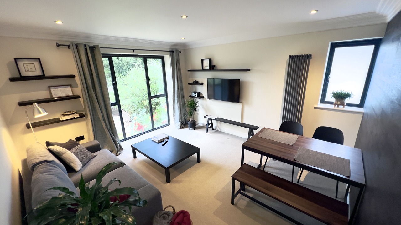 Photo of Livingroom in Hampton Wick