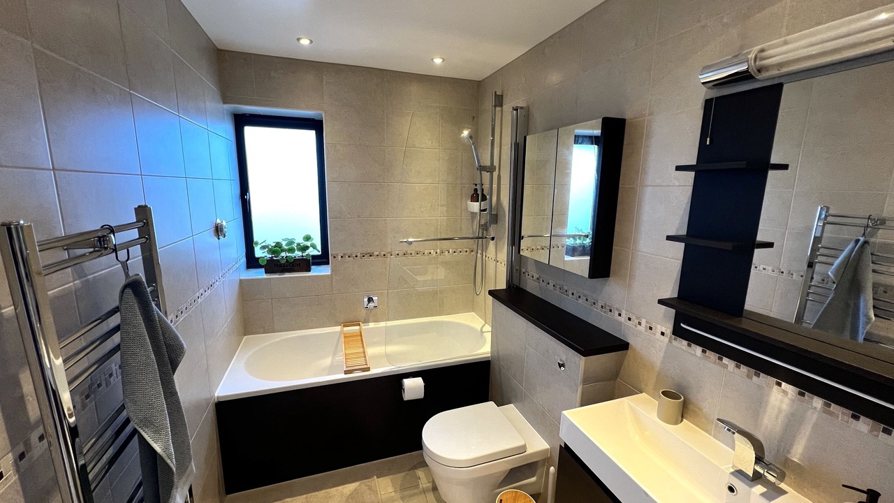 Photo of Bathroom in Hampton Wick