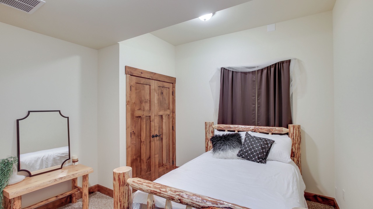 Photo of Bedroom in Loon Lake