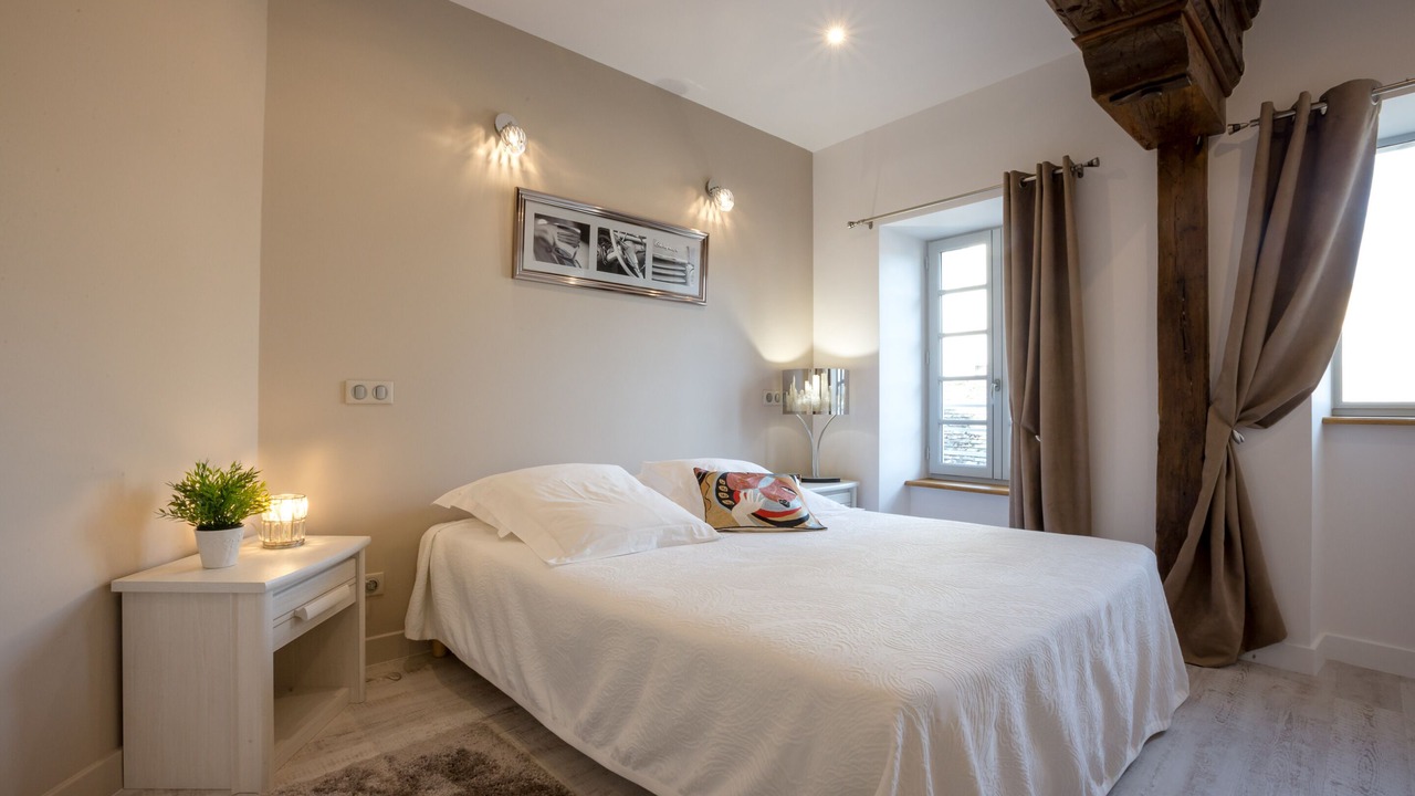 Photo of Bedroom in Beaune City Centre