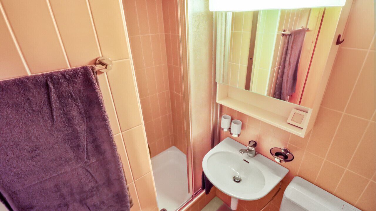 Photo of Bathroom in Lens