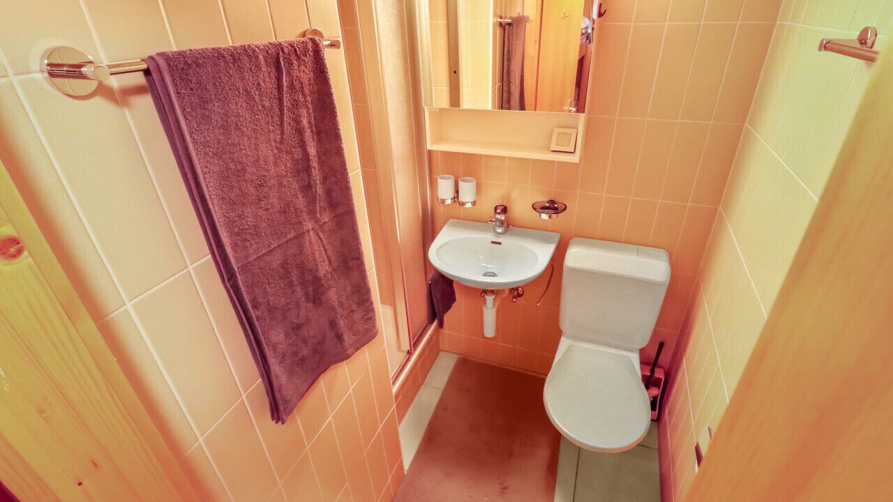 Photo of Bathroom in Lens