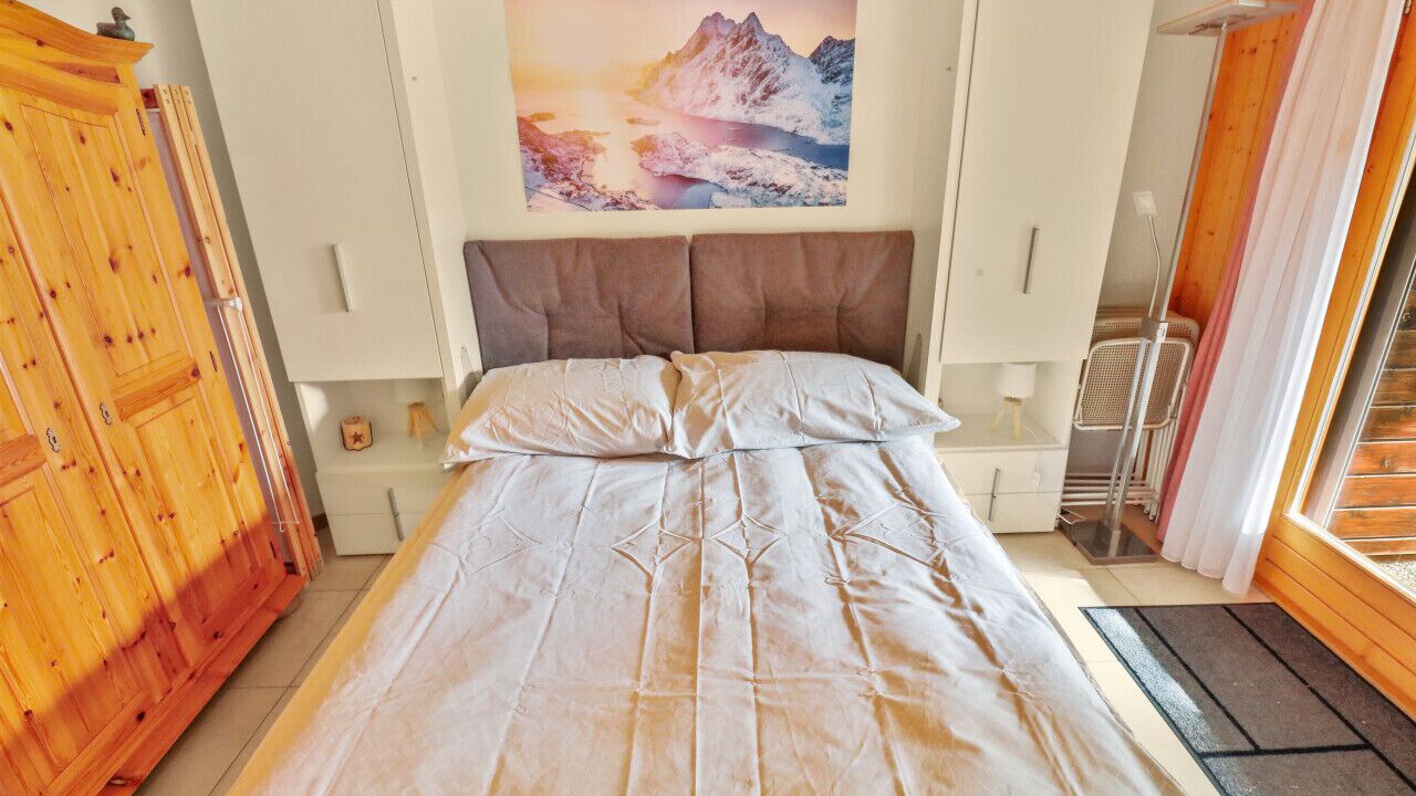 Photo of Bedroom in Lens