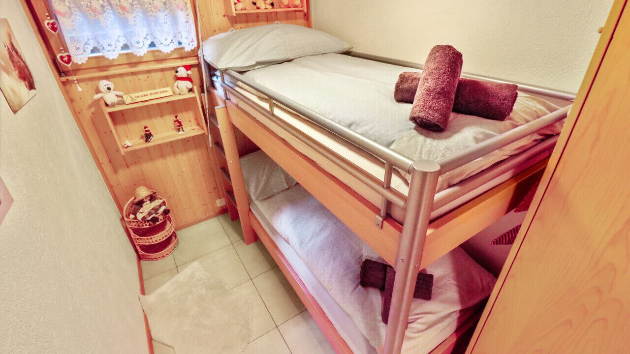 Photo of Bedroom in Lens