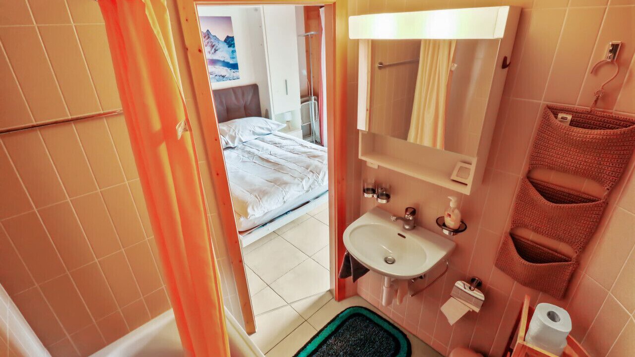 Photo of Bathroom in Lens