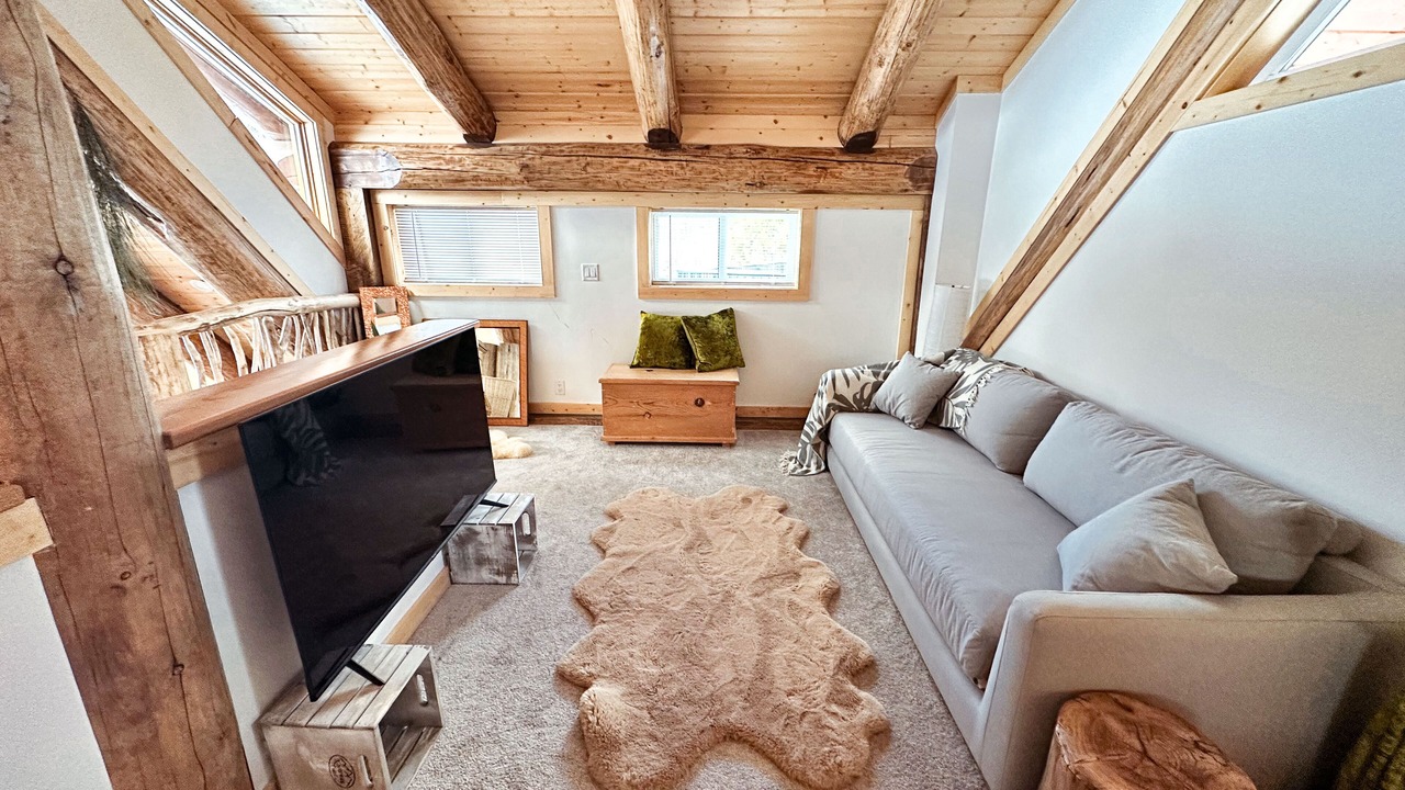 Photo of Livingroom in Kootenay Boundary