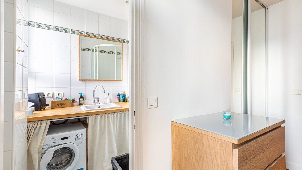 Photo of Bathroom in Combat