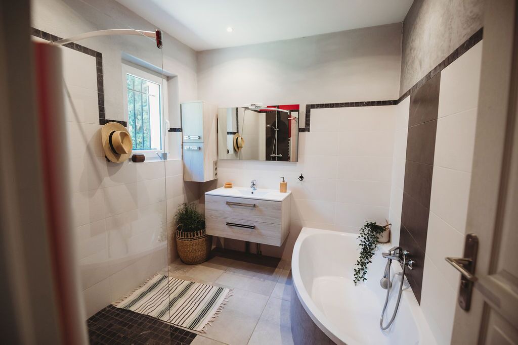 Photo of Bathroom in Eyragues
