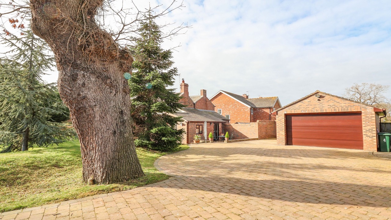 Photo of Outdoor in Chorlton-by-Backford