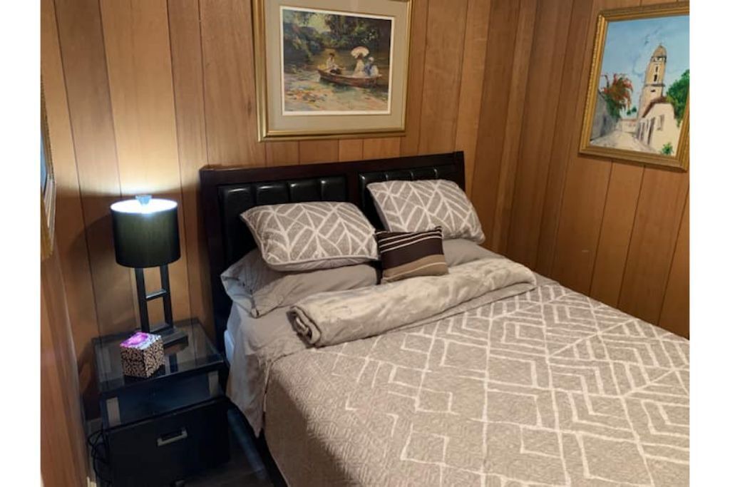 Photo of Bedroom in Manitowoc