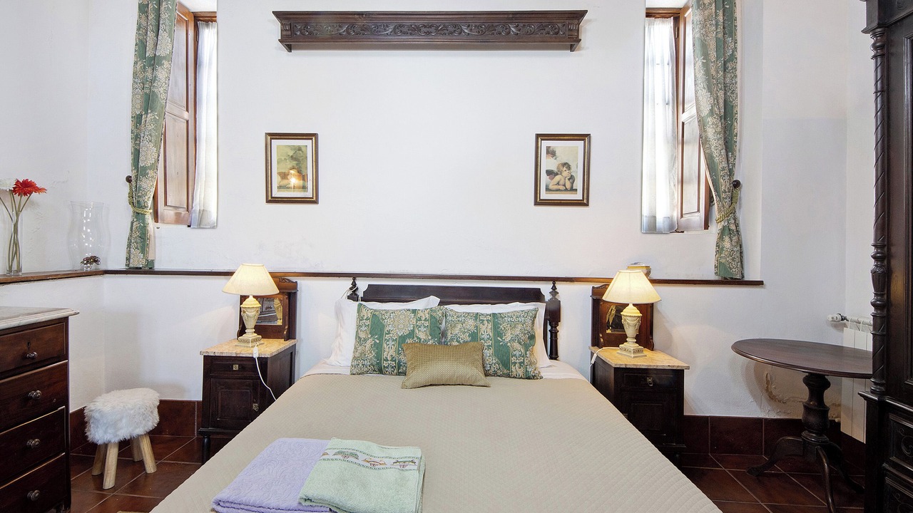 Photo of Bedroom in Rates