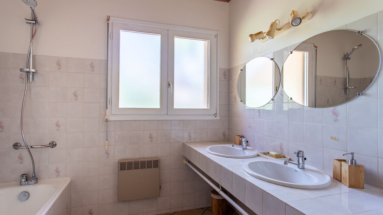 Photo of Bathroom in Le Canon