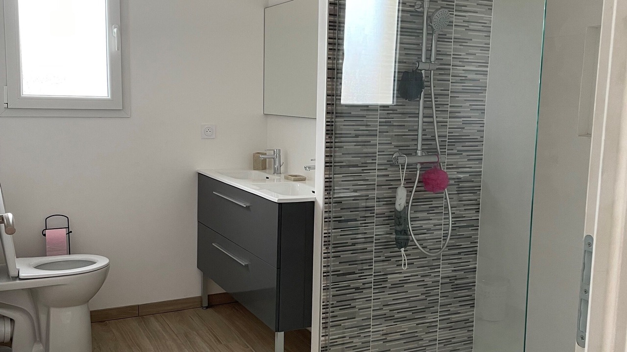 Photo of Bathroom in Jau-Dignac-et-Loirac