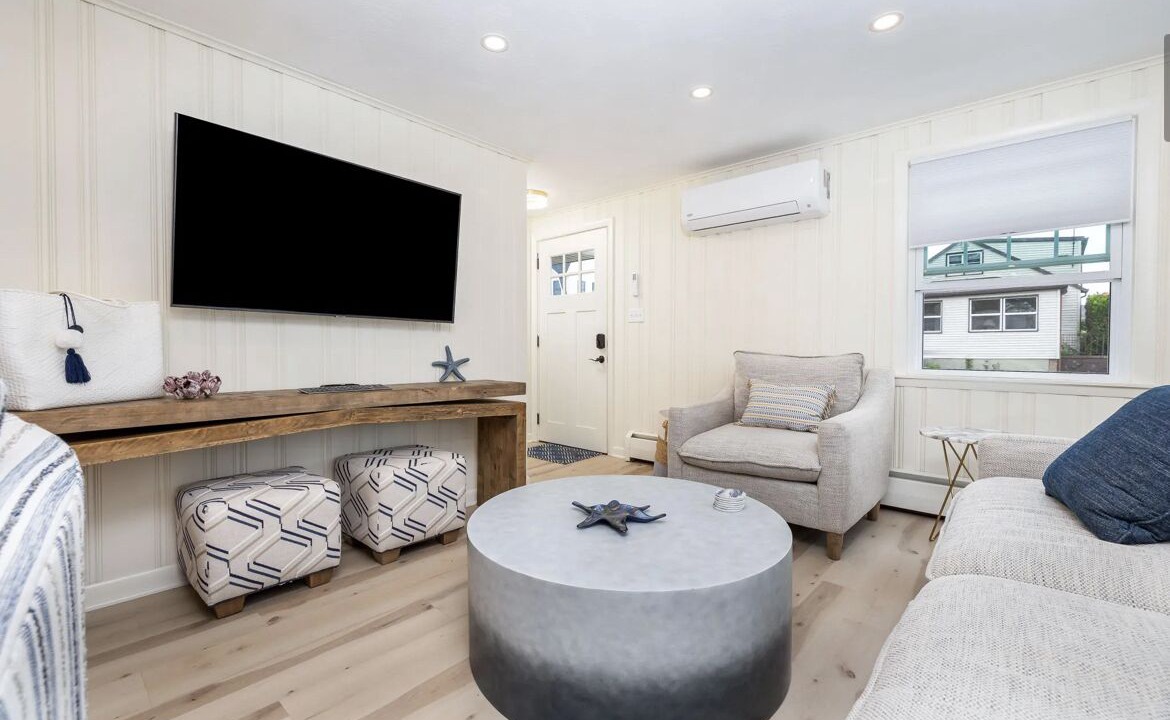 Photo of Livingroom in Middlesex County