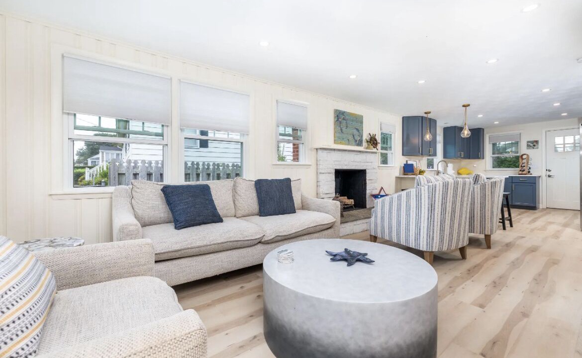 Photo of Livingroom in Middlesex County