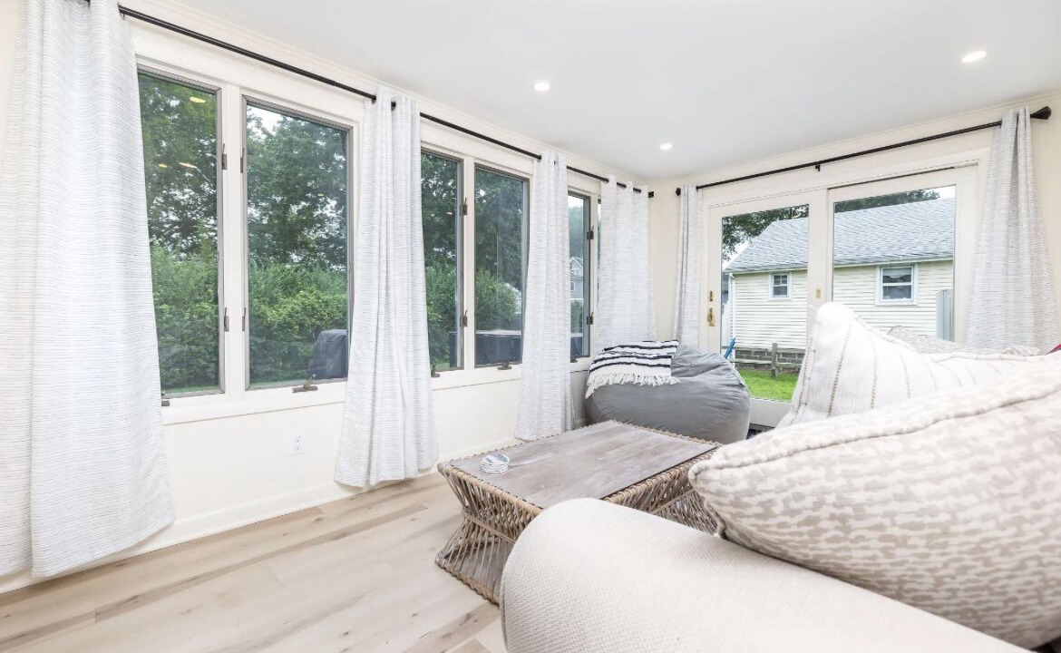 Photo of Livingroom in Middlesex County