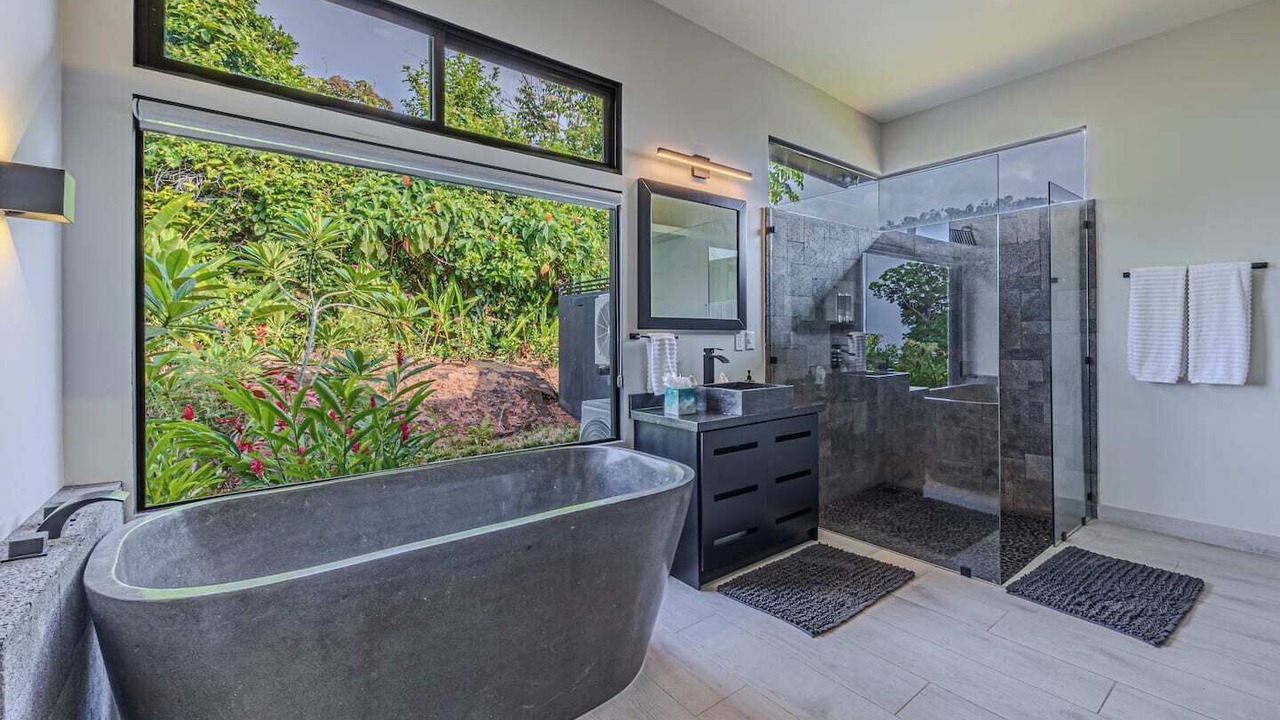 Photo of Bathroom in Portalon