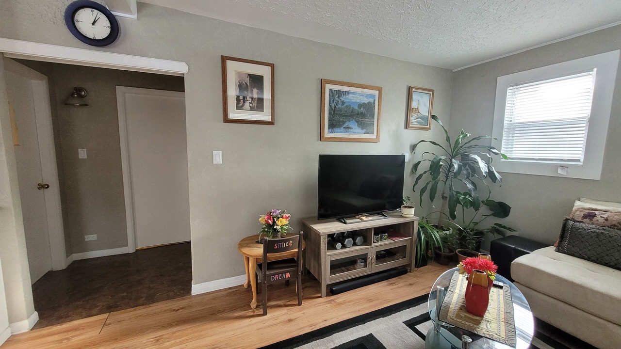 Photo of Livingroom in Stettler
