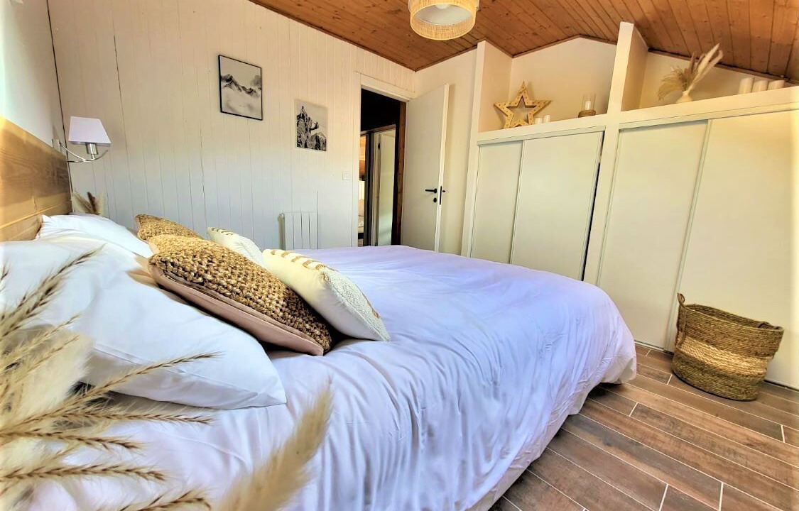 Photo of Bedroom in Allos