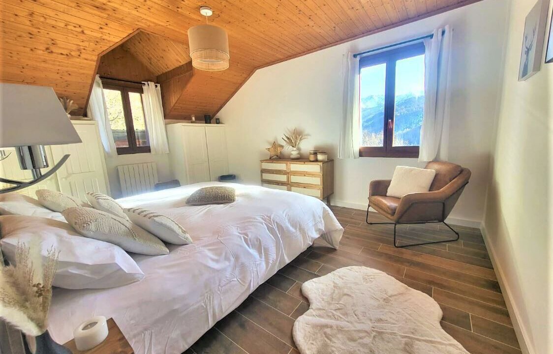 Photo of Bedroom in Allos