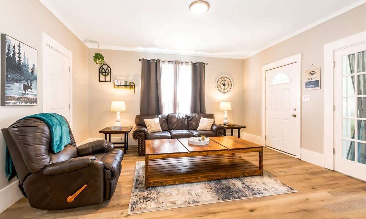 Photo of Bedroom in Mount Clemens