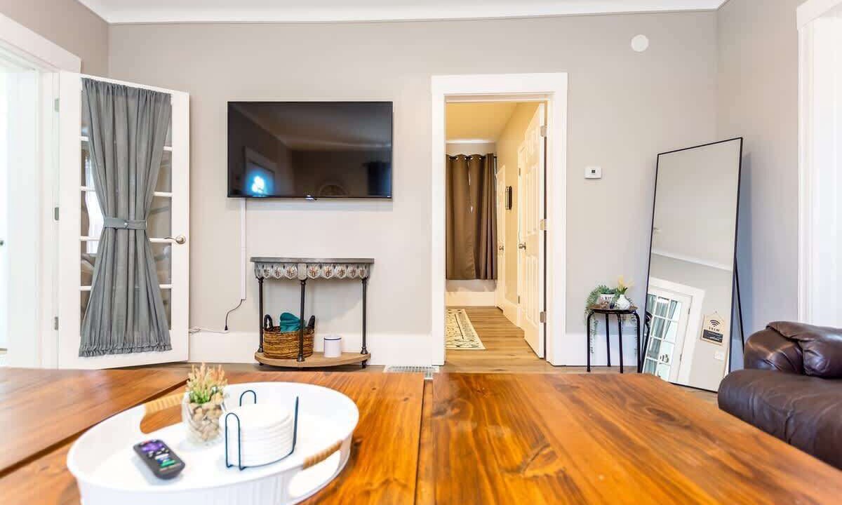 Photo of Bedroom in Mount Clemens