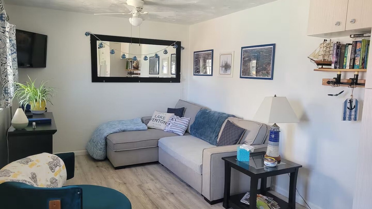 Photo of Livingroom in Fenton