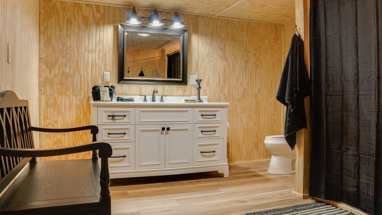 Photo of Bathroom in Mammoth Spring