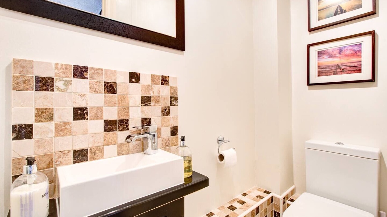 Photo of Bathroom in Barling