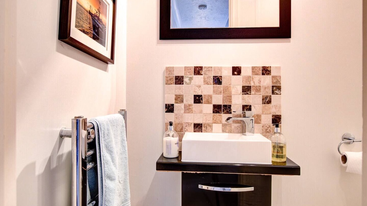 Photo of Bathroom in Barling