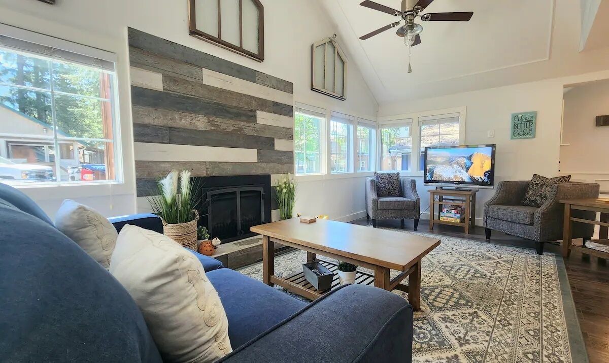 Photo of Livingroom in Cultus Lake